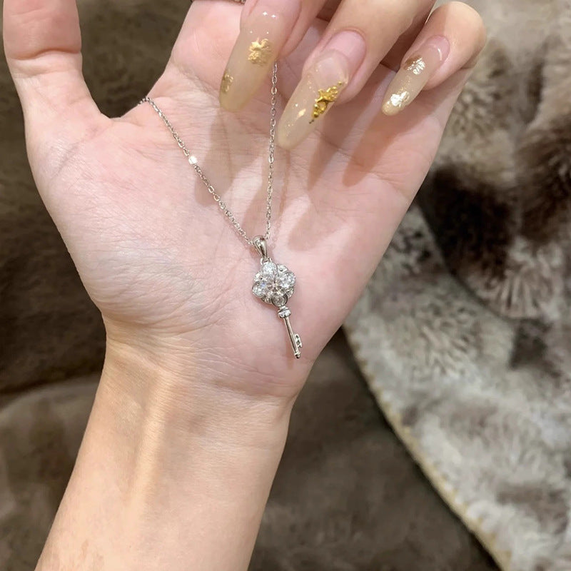 Collier artisanal délicat