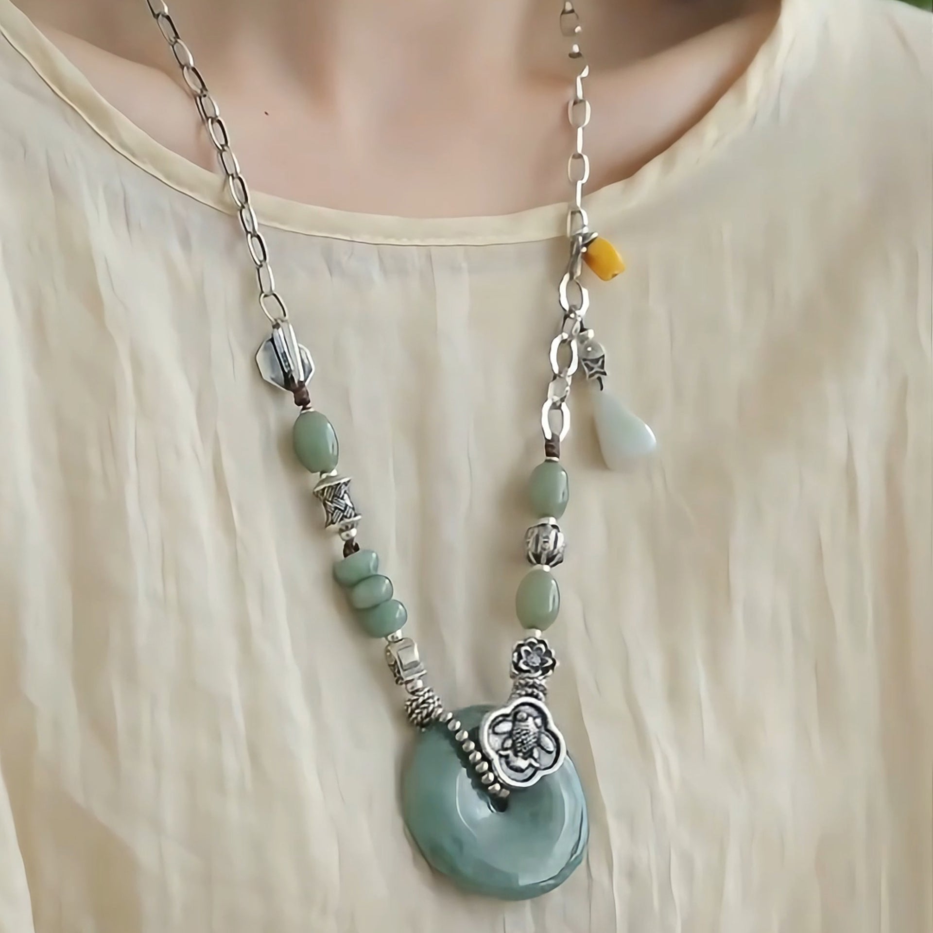 Argent Collier magnifique au style unique