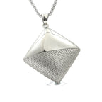 Collier classique au charme intemporel