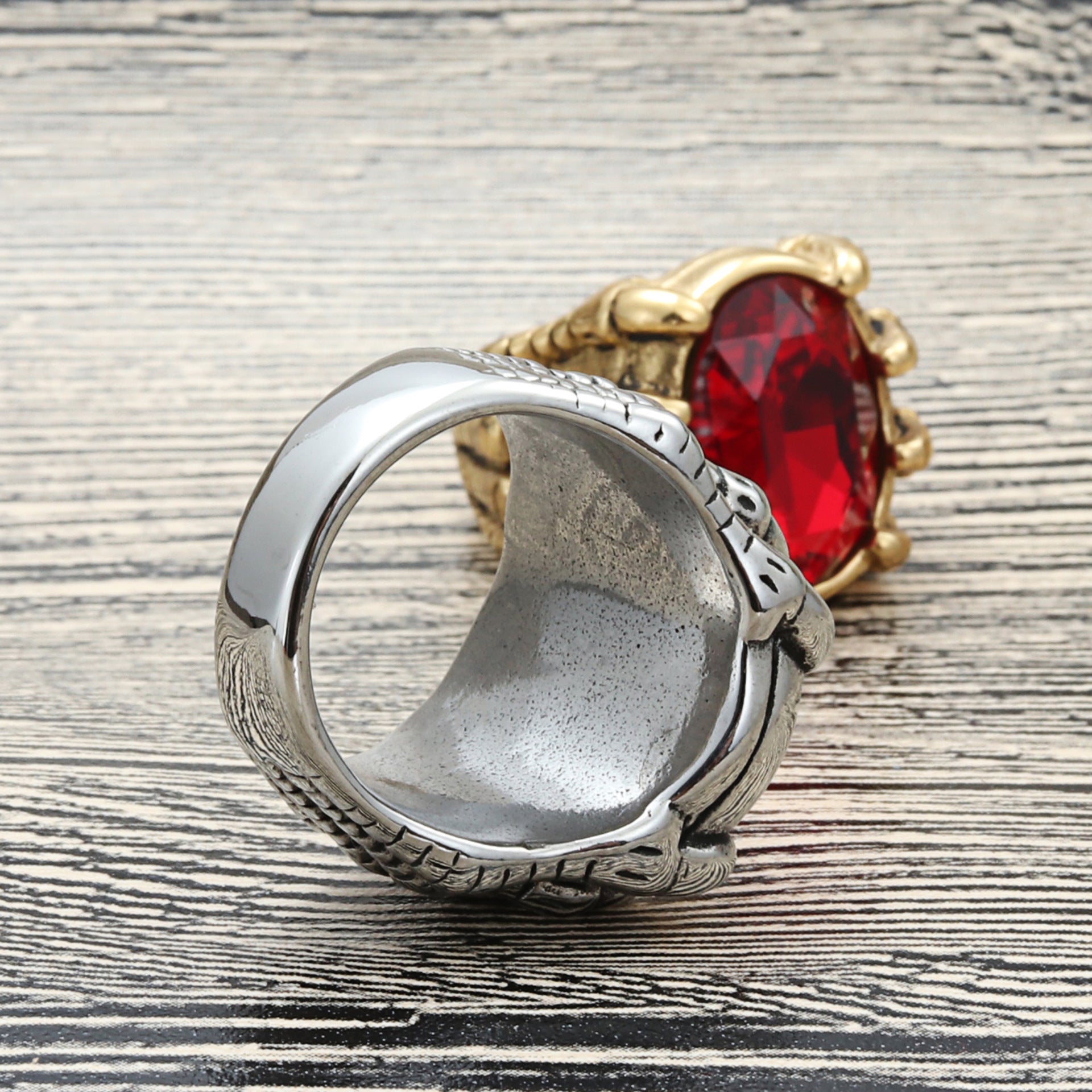 Bague magnifique au style unique