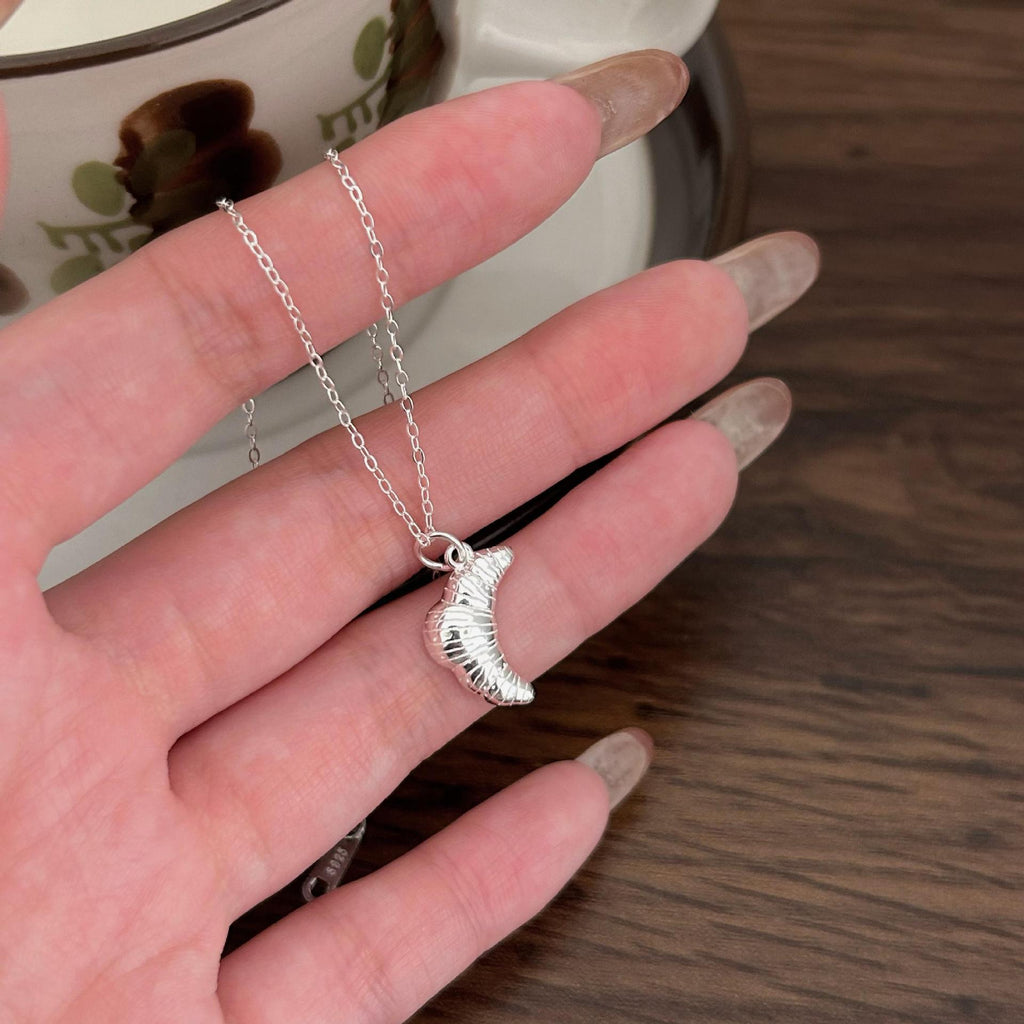 Collier classique au charme intemporel