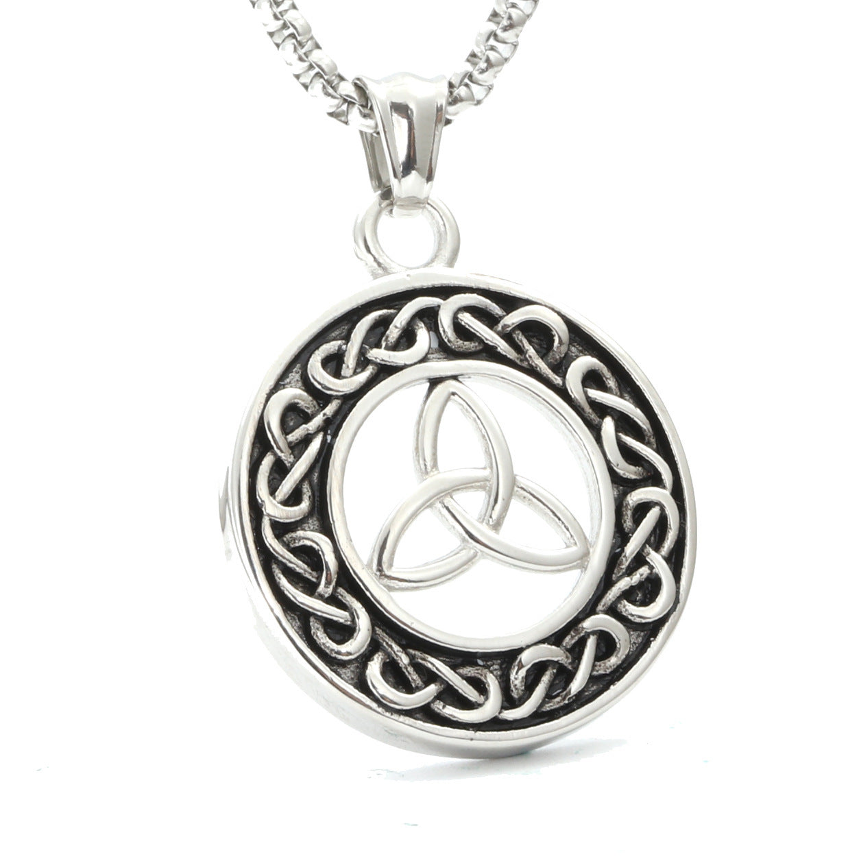 Collier classique au charme intemporel