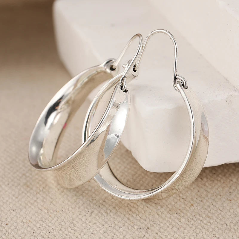 Argent Boucle d'oreille artisanal délicat